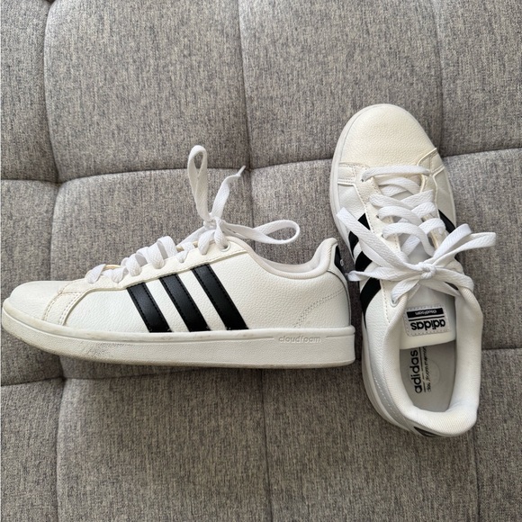 adidas Shoes - Retro Adidas Cloudfoam Sneaker